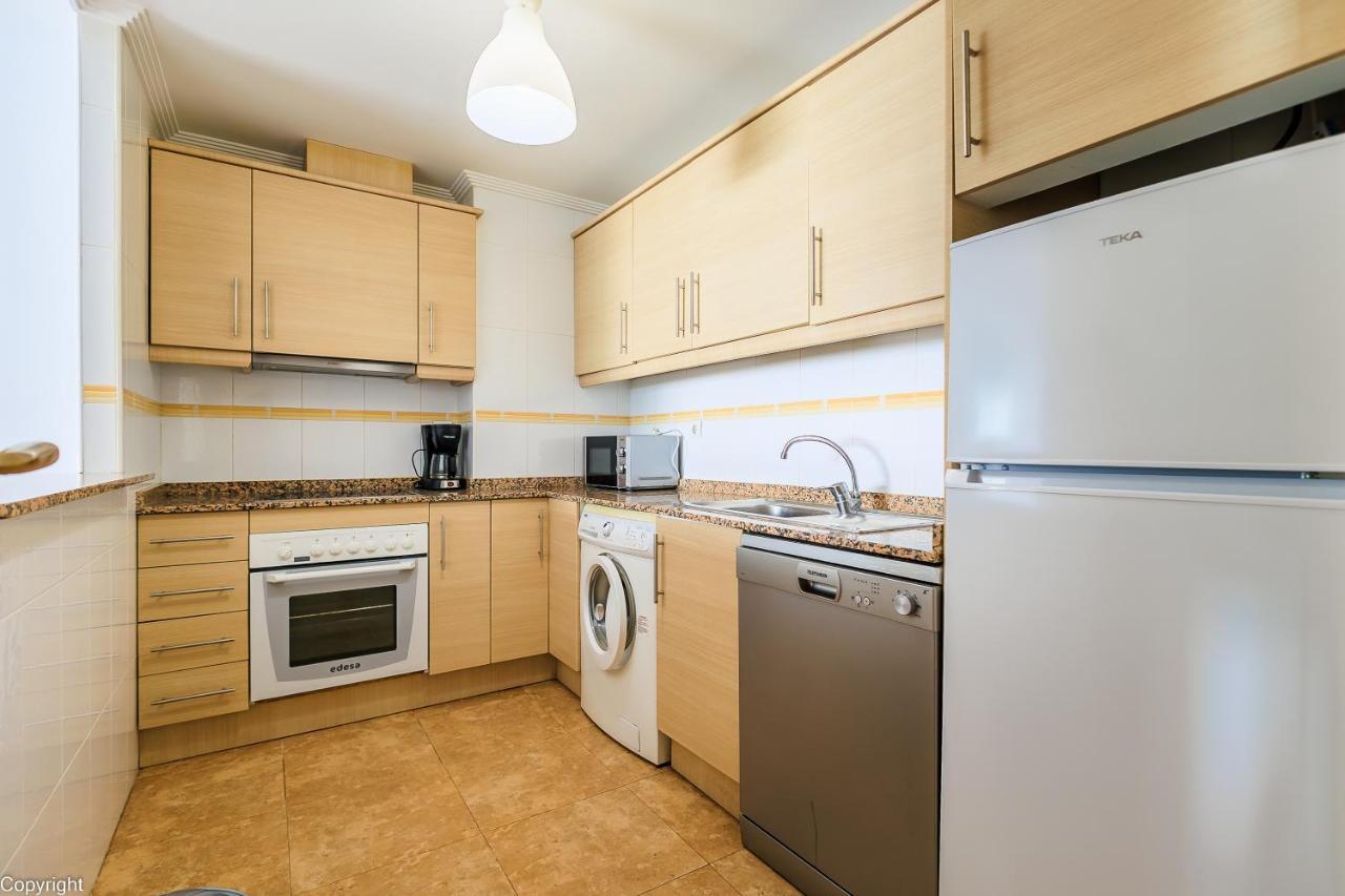 Apartamentos Madrid Торевиеха Екстериор снимка