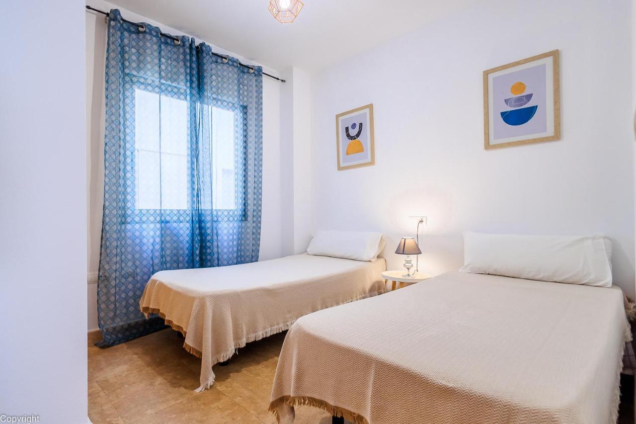 Apartamentos Madrid Торевиеха Екстериор снимка