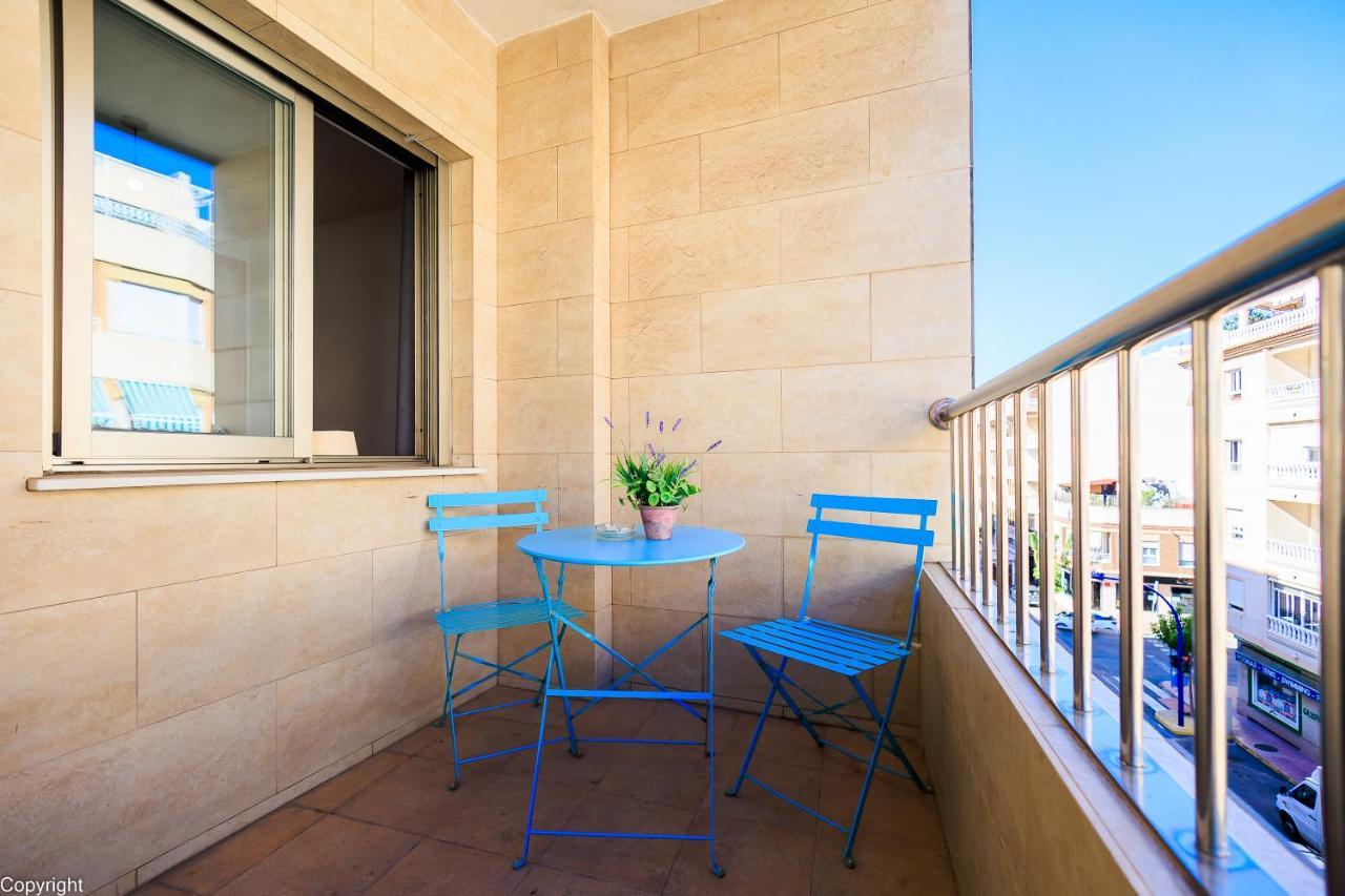 Apartamentos Madrid Торевиеха Екстериор снимка