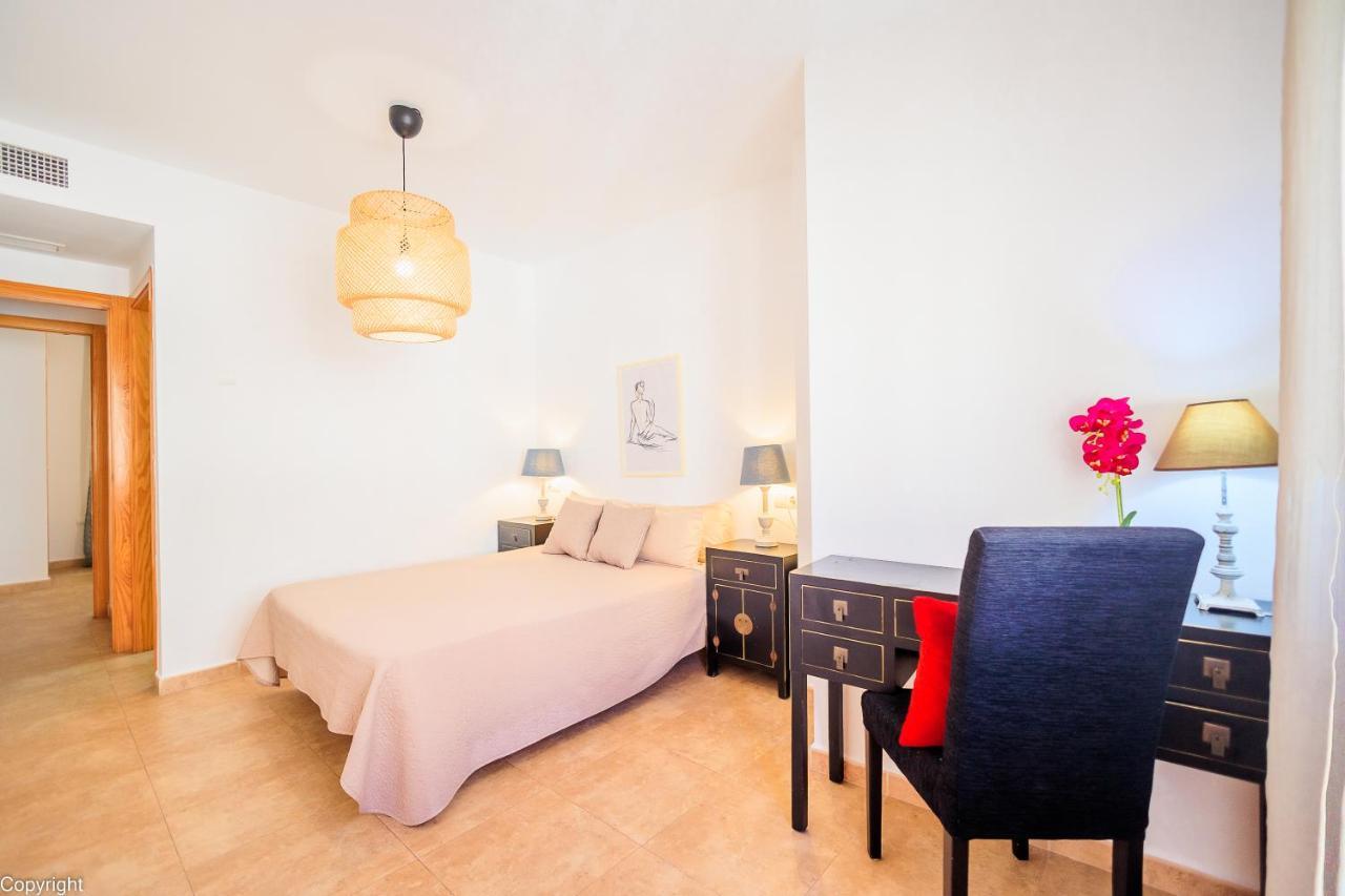 Apartamentos Madrid Торевиеха Екстериор снимка