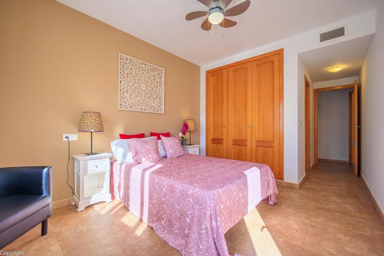 Apartamentos Madrid Торевиеха Екстериор снимка