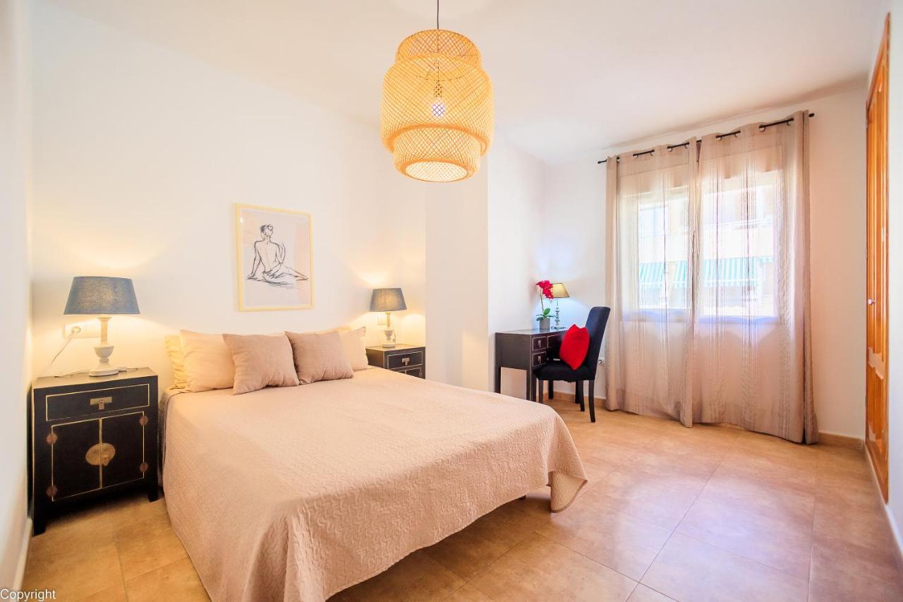 Apartamentos Madrid Торевиеха Екстериор снимка