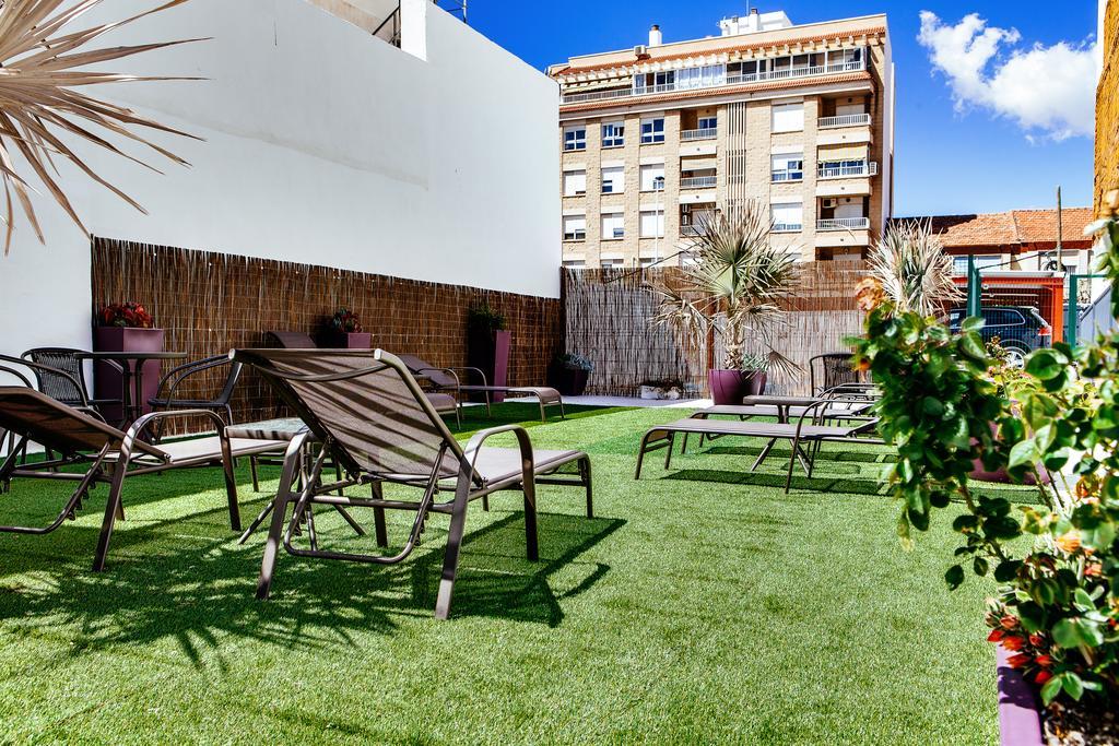 Apartamentos Madrid Торевиеха Екстериор снимка