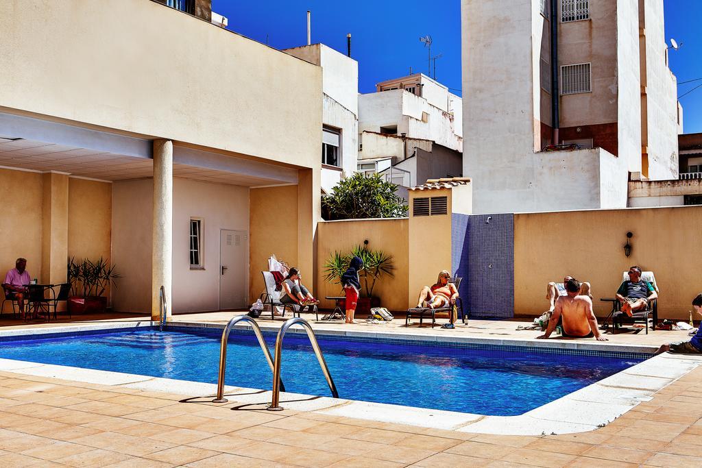 Apartamentos Madrid Торевиеха Екстериор снимка
