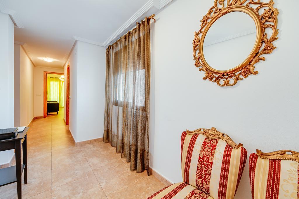 Apartamentos Madrid Торевиеха Екстериор снимка