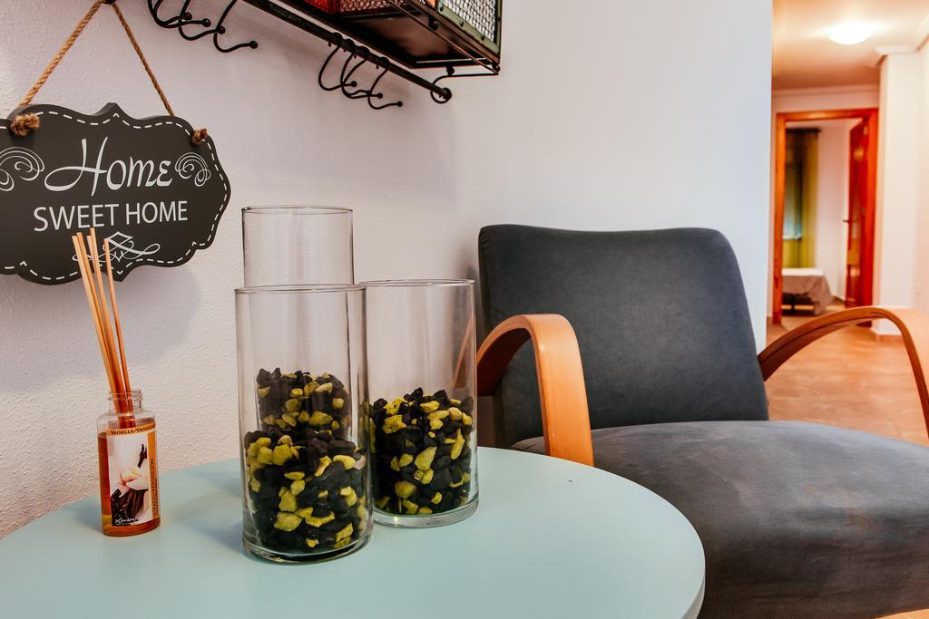 Apartamentos Madrid Торевиеха Екстериор снимка