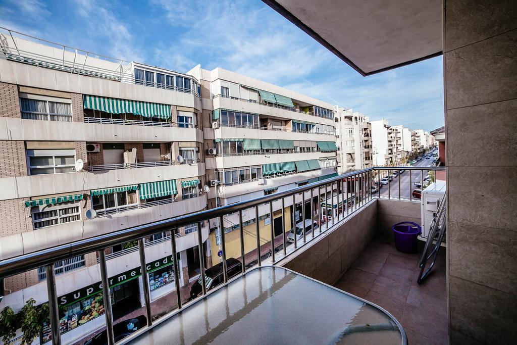 Apartamentos Madrid Торевиеха Екстериор снимка