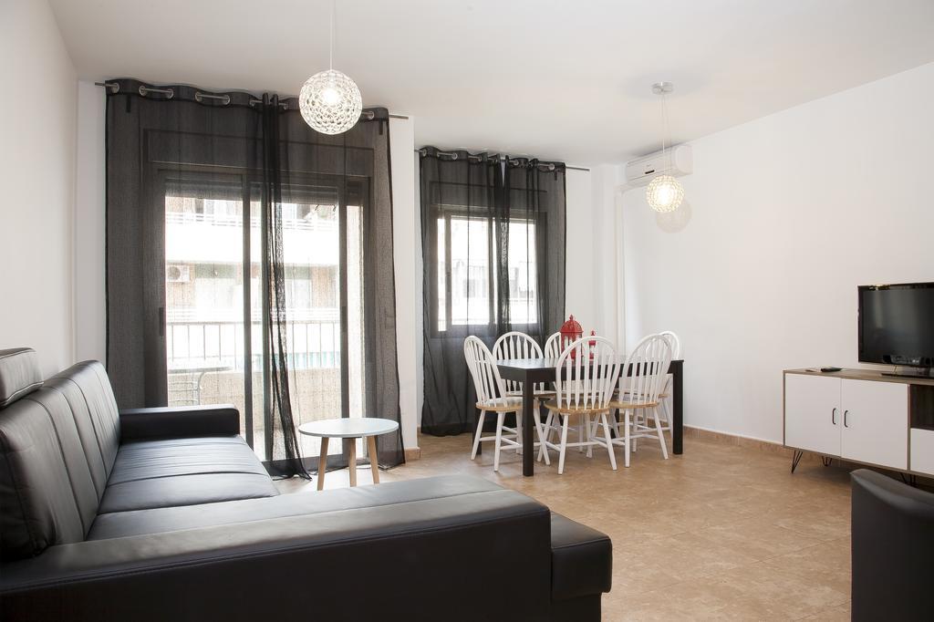 Apartamentos Madrid Торевиеха Екстериор снимка