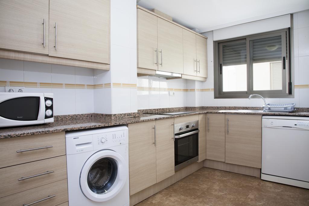 Apartamentos Madrid Торевиеха Екстериор снимка