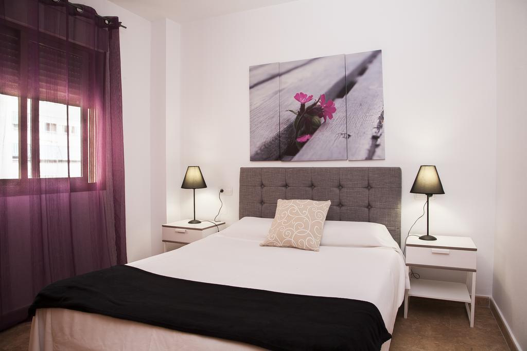 Apartamentos Madrid Торевиеха Екстериор снимка